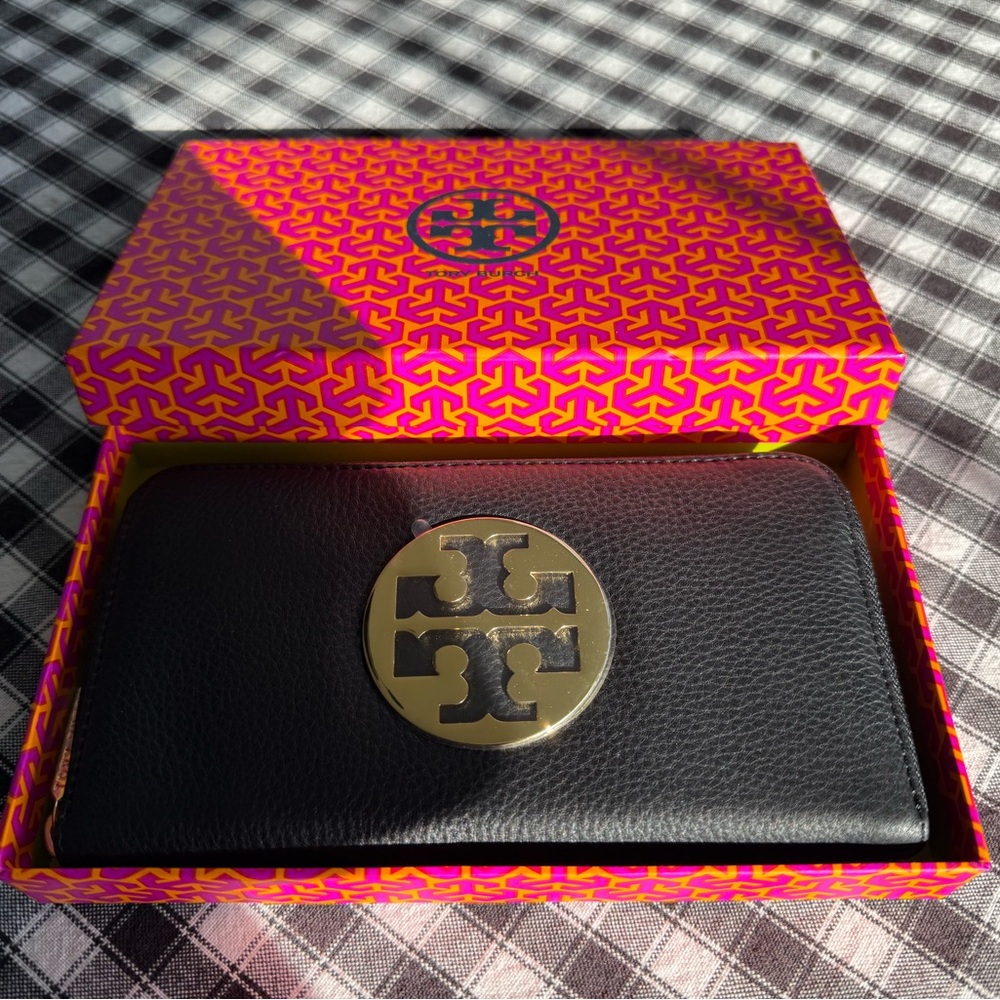 Tory Burch Black and Gold Zip Wallet Brand New in Box - Picture 2 of 7